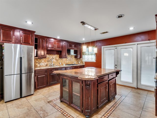 7923 Glenview Drive, Houston, TX 77061