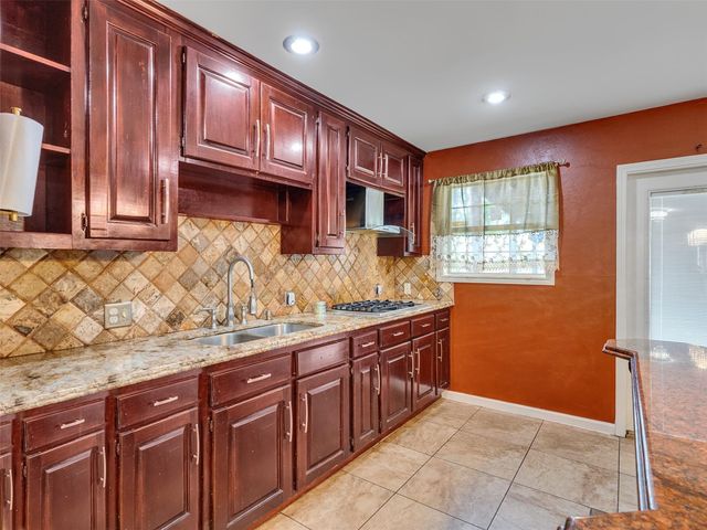 7923 Glenview Drive, Houston, TX 77061