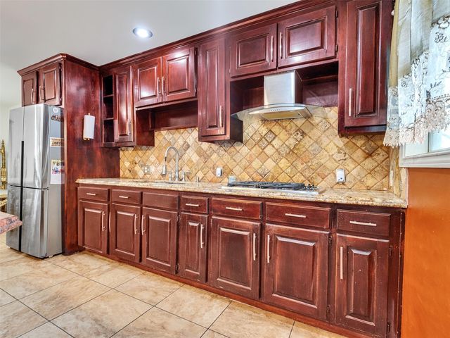 7923 Glenview Drive, Houston, TX 77061