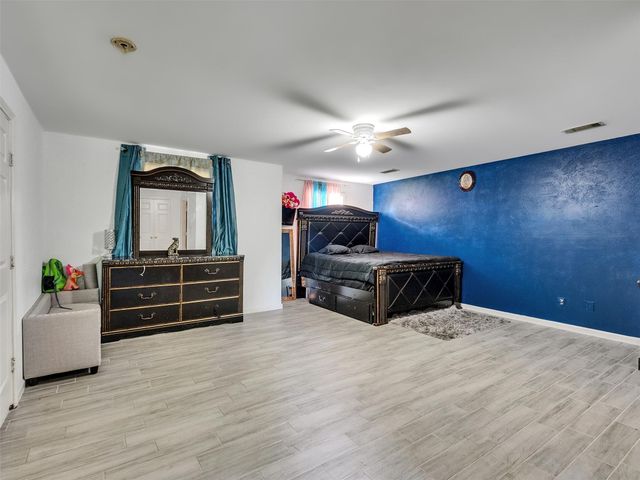 7923 Glenview Drive, Houston, TX 77061