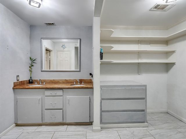 7923 Glenview Drive, Houston, TX 77061