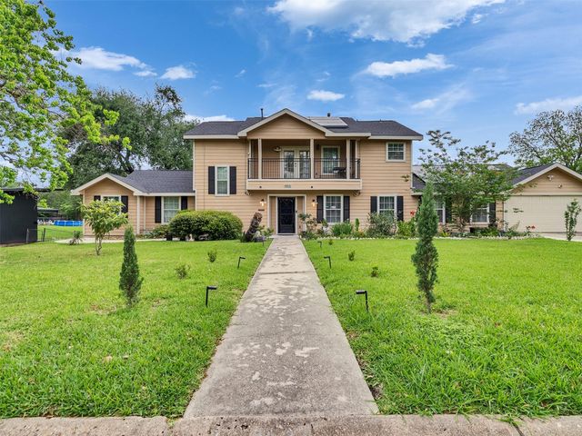 7923 Glenview Drive, Houston, TX 77061