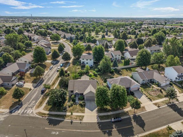 391 N Heatherstone Drive, Sun Prairie, WI 53590