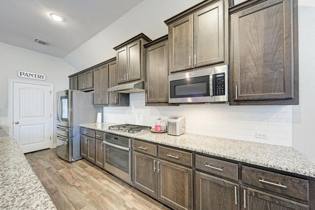 198 Rough Leaf DR, Buda, TX 78610