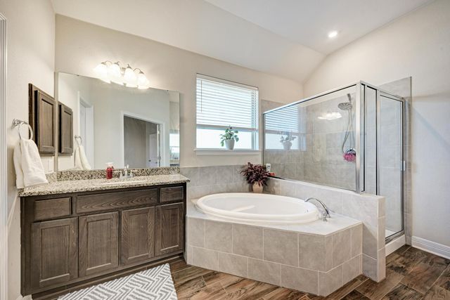 198 Rough Leaf DR, Buda, TX 78610