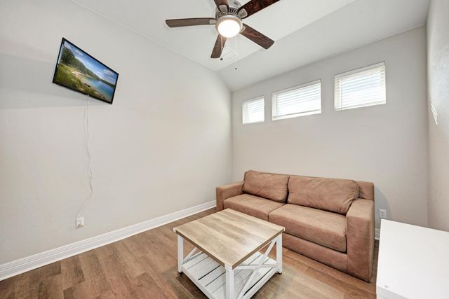 198 Rough Leaf DR, Buda, TX 78610