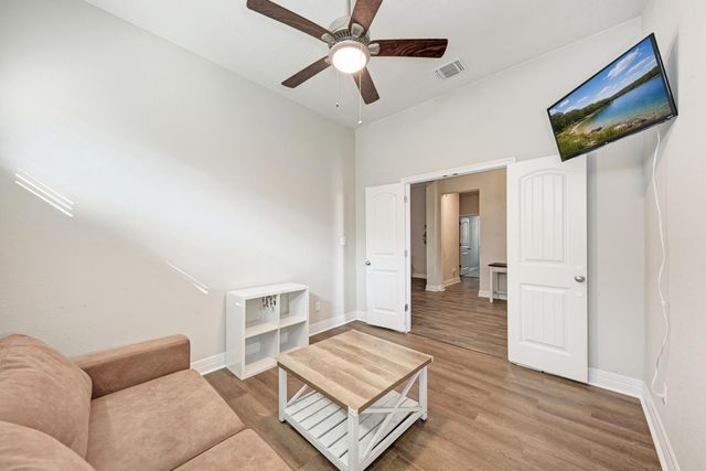 198 Rough Leaf DR, Buda, TX 78610