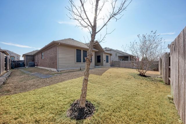 198 Rough Leaf DR, Buda, TX 78610