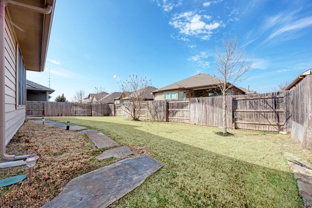 198 Rough Leaf DR, Buda, TX 78610