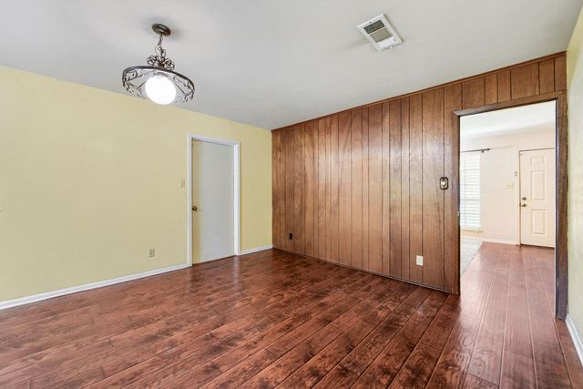 5001 Creekline DR, Austin, TX 78745