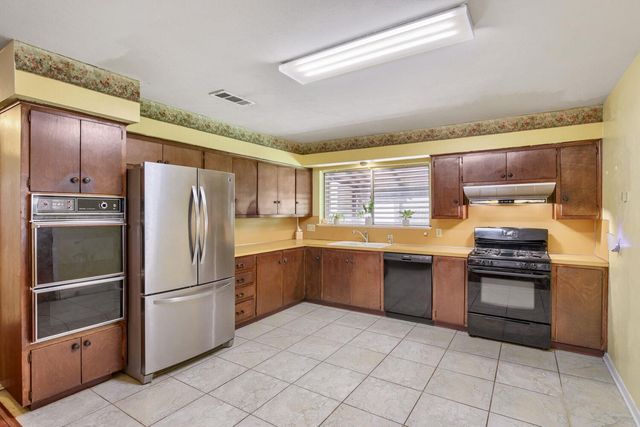 5001 Creekline DR, Austin, TX 78745