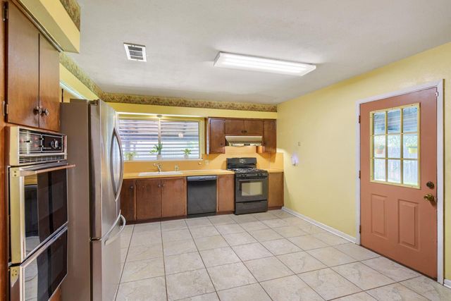 5001 Creekline DR, Austin, TX 78745