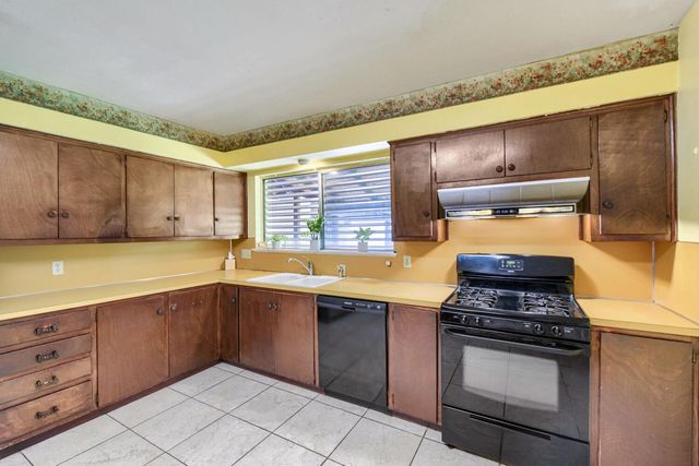 5001 Creekline DR, Austin, TX 78745