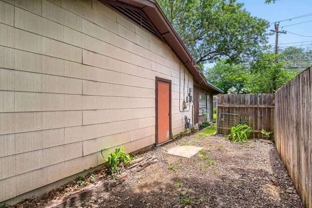 5001 Creekline DR, Austin, TX 78745