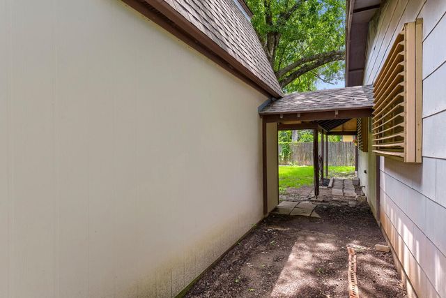 5001 Creekline DR, Austin, TX 78745