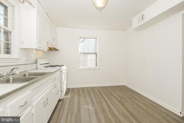 9713 52ND AVE, College Park, MD 20740