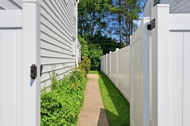 408 MAPLEWOOD RD, Springfield, PA 19064