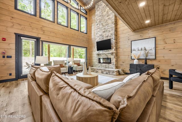 2215 Sawmill Cove Drive, Sevierville, TN 37862