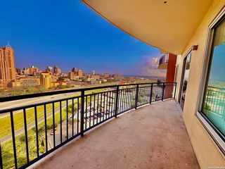 215 Center UNIT 1608, San Antonio, TX 78202