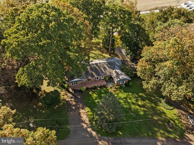 1011 WOODLAND DR, Quarryville, PA 17566