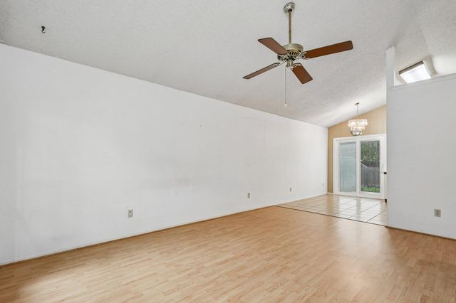 1015 E Yager LN 2, Austin, TX 78753