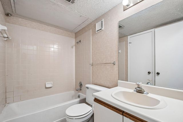 1015 E Yager LN 2, Austin, TX 78753