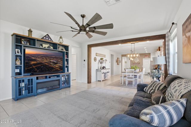 265 W TENIA Trail, San Tan Valley, AZ 85143