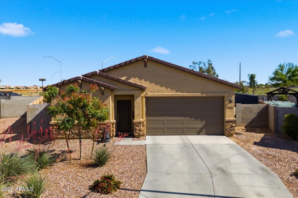 265 W TENIA Trail, San Tan Valley, AZ 85143