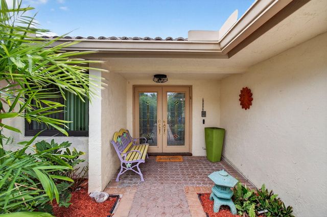 6839 Villas Drive S, Boca Raton, FL 33433