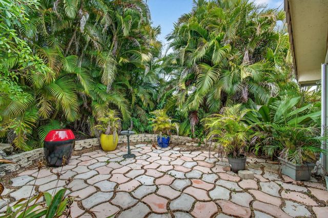 6839 Villas Drive S, Boca Raton, FL 33433