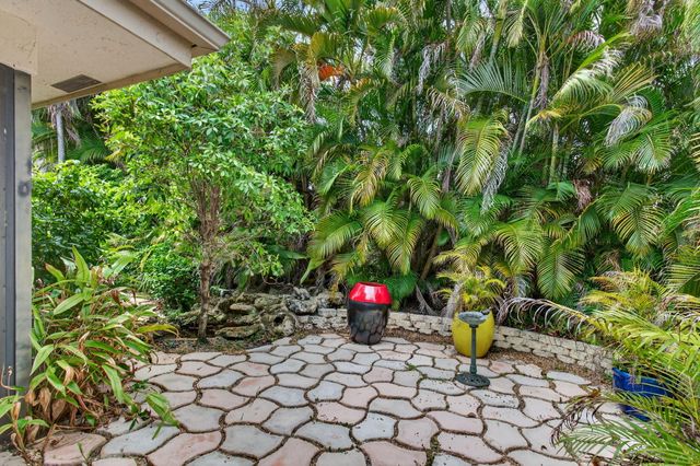 6839 Villas Drive S, Boca Raton, FL 33433