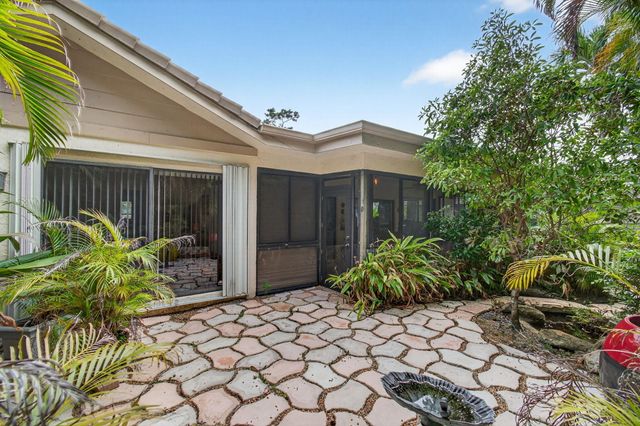 6839 Villas Drive S, Boca Raton, FL 33433