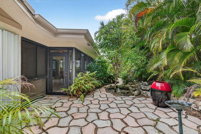 6839 Villas Drive S, Boca Raton, FL 33433