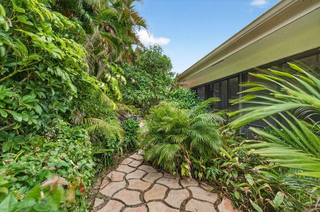 6839 Villas Drive S, Boca Raton, FL 33433