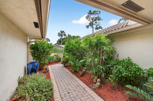 6839 Villas Drive S, Boca Raton, FL 33433