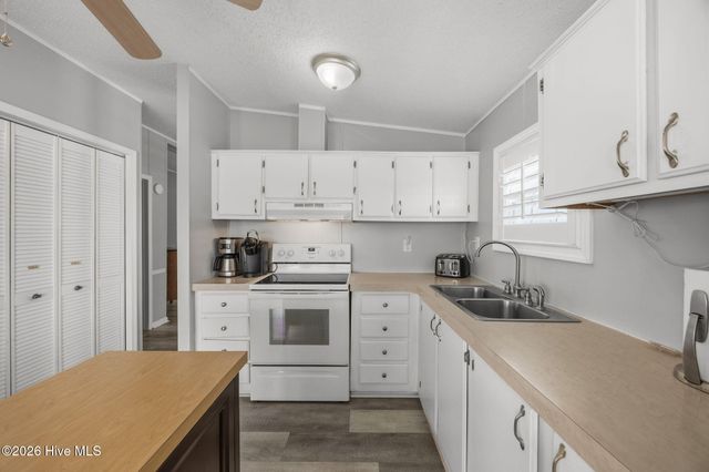 9055 W 9th Street, Surf City, NC 28445