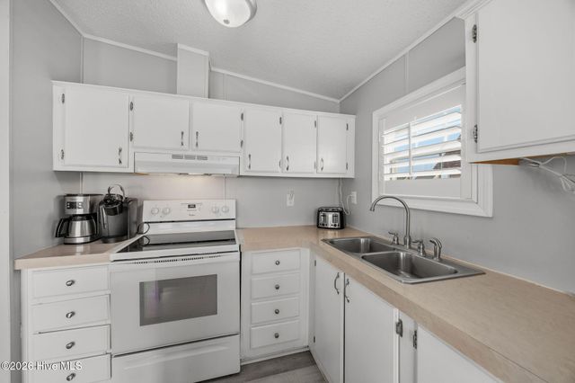 9055 W 9th Street, Surf City, NC 28445