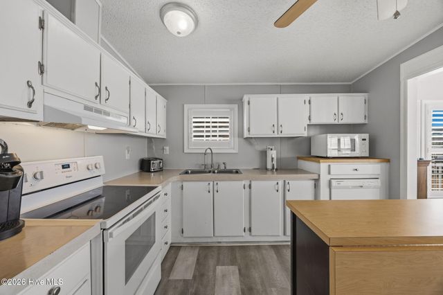 9055 W 9th Street, Surf City, NC 28445