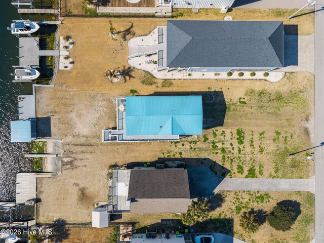 9055 W 9th Street, Surf City, NC 28445