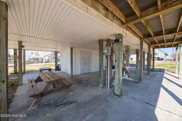 9055 W 9th Street, Surf City, NC 28445