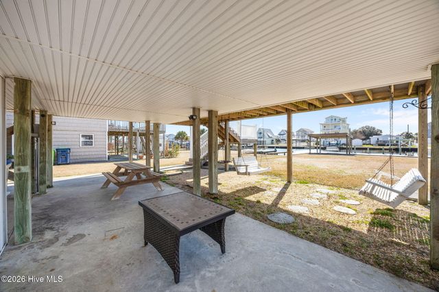 9055 W 9th Street, Surf City, NC 28445