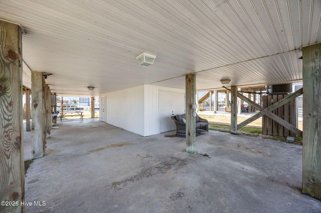 9055 W 9th Street, Surf City, NC 28445