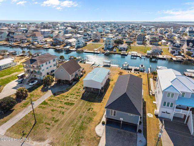 9055 W 9th Street, Surf City, NC 28445