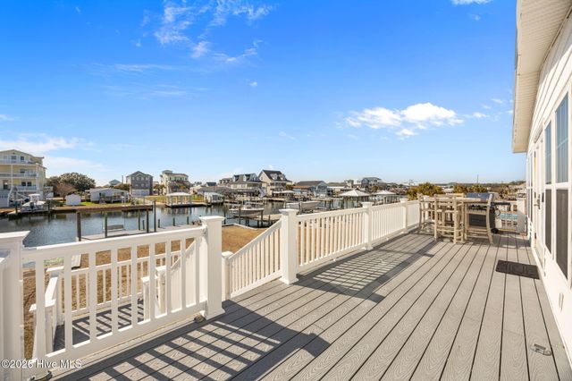 9055 W 9th Street, Surf City, NC 28445