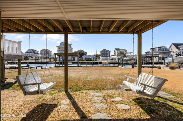 9055 W 9th Street, Surf City, NC 28445