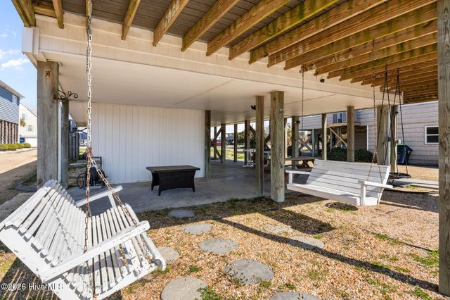 9055 W 9th Street, Surf City, NC 28445