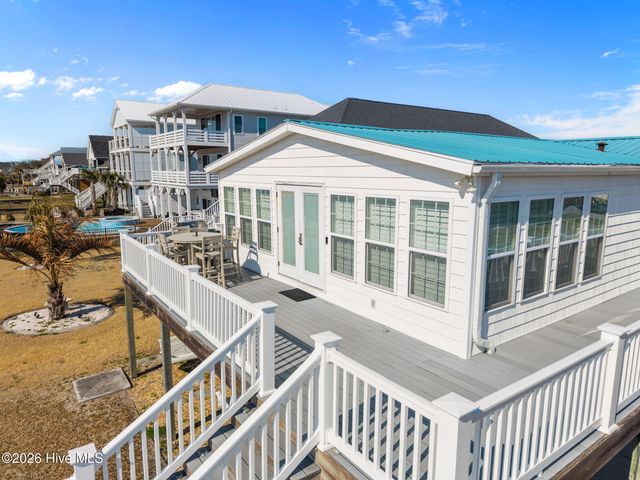 9055 W 9th Street, Surf City, NC 28445