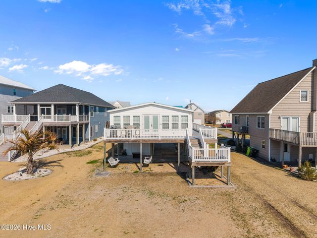 9055 W 9th Street, Surf City, NC 28445