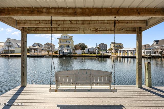 9055 W 9th Street, Surf City, NC 28445