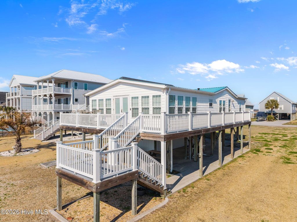 9055 W 9th Street, Surf City, NC 28445